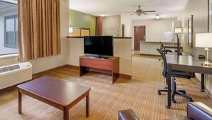 Room, 2 Double Beds, Non Smoking (Kitchen) - Motel 6 Suites Chicago Lisle IL (Lisle)