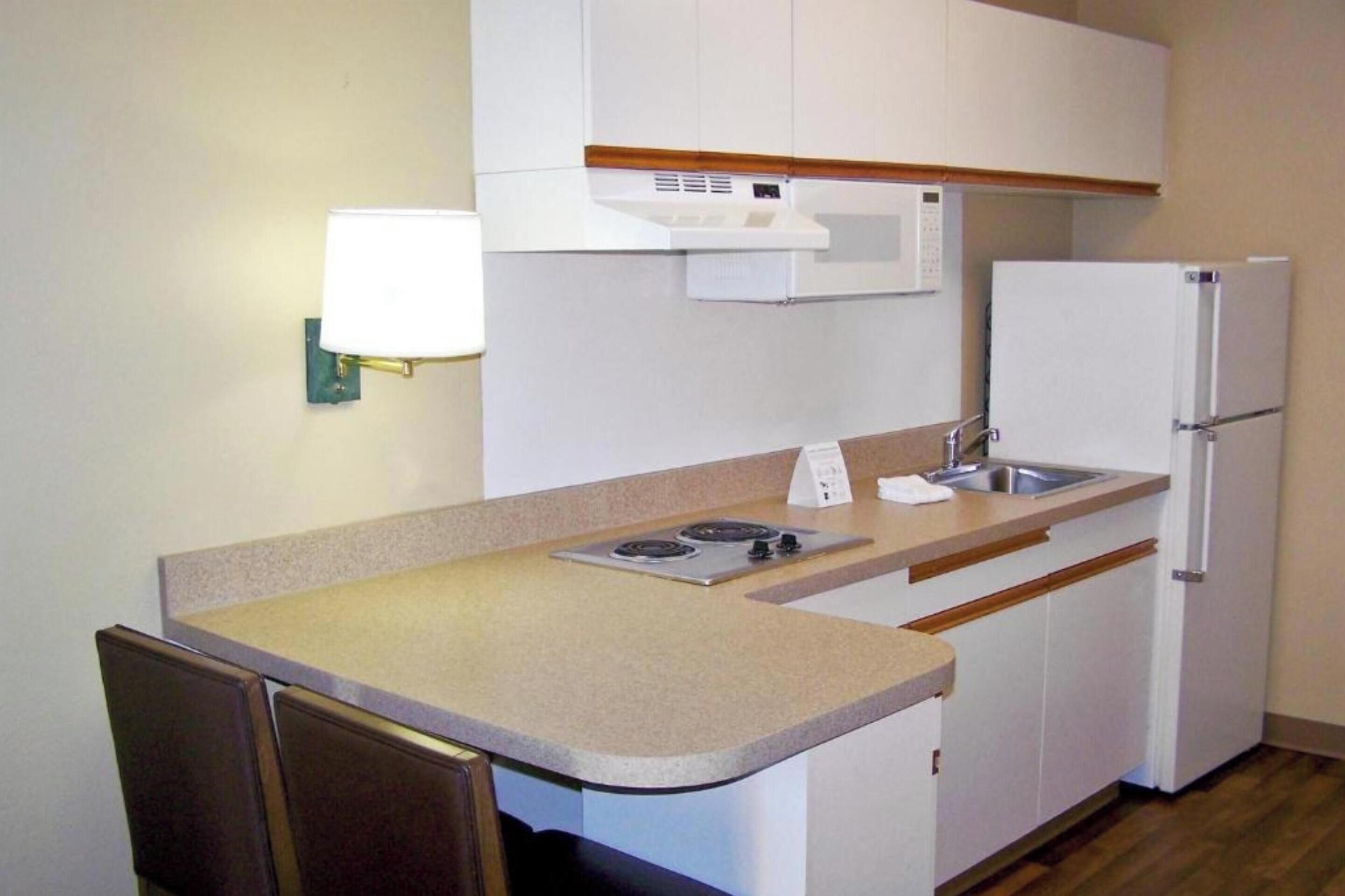 Full-size fridge, microwave, stovetop