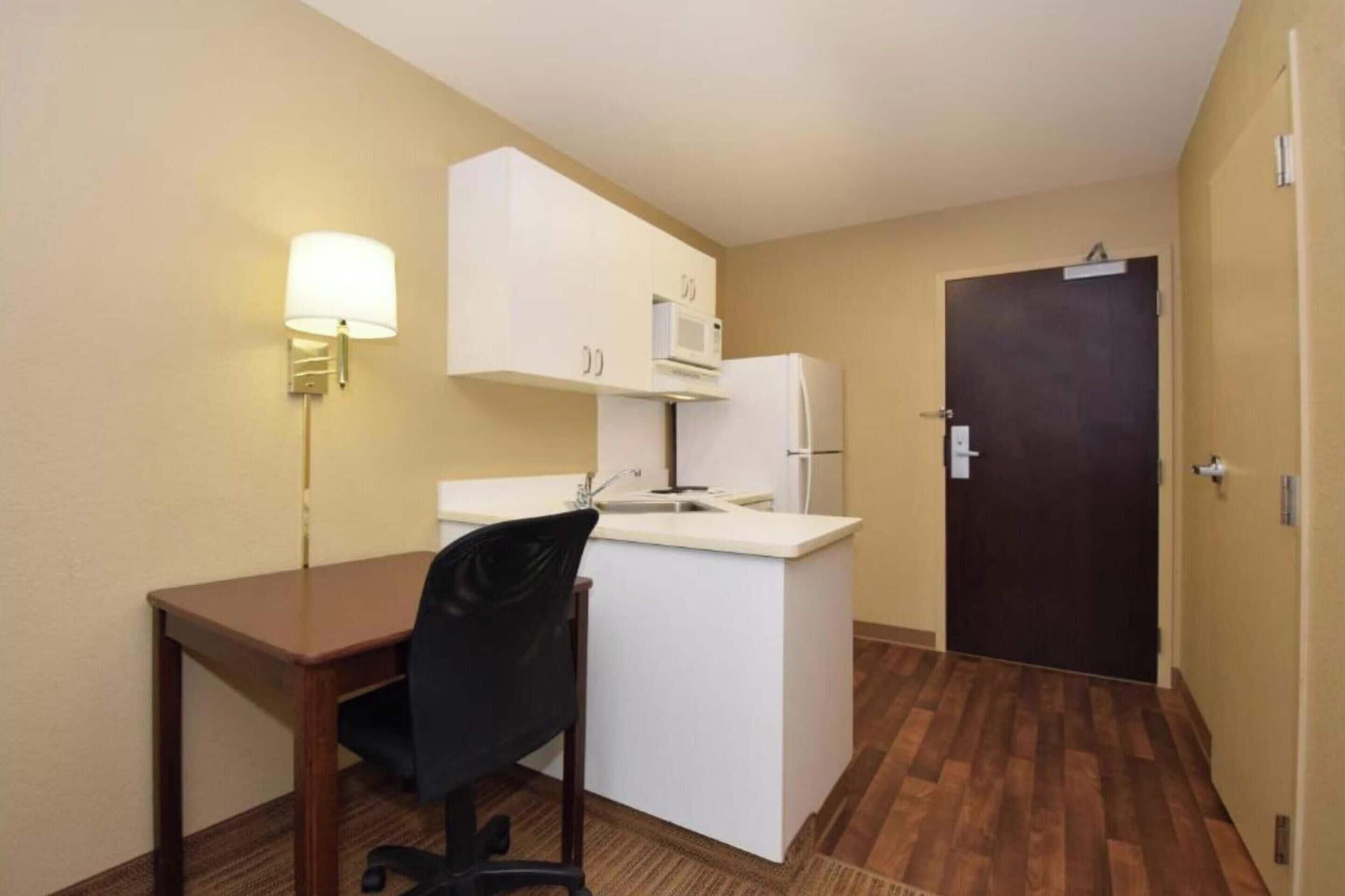 Iron/ironing board, WiFi (free), bed sheets