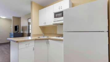 Full-size fridge, microwave, stovetop