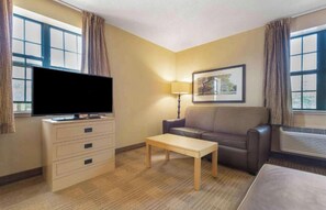 Tabla de planchar con plancha, wifi gratis y ropa de cama 