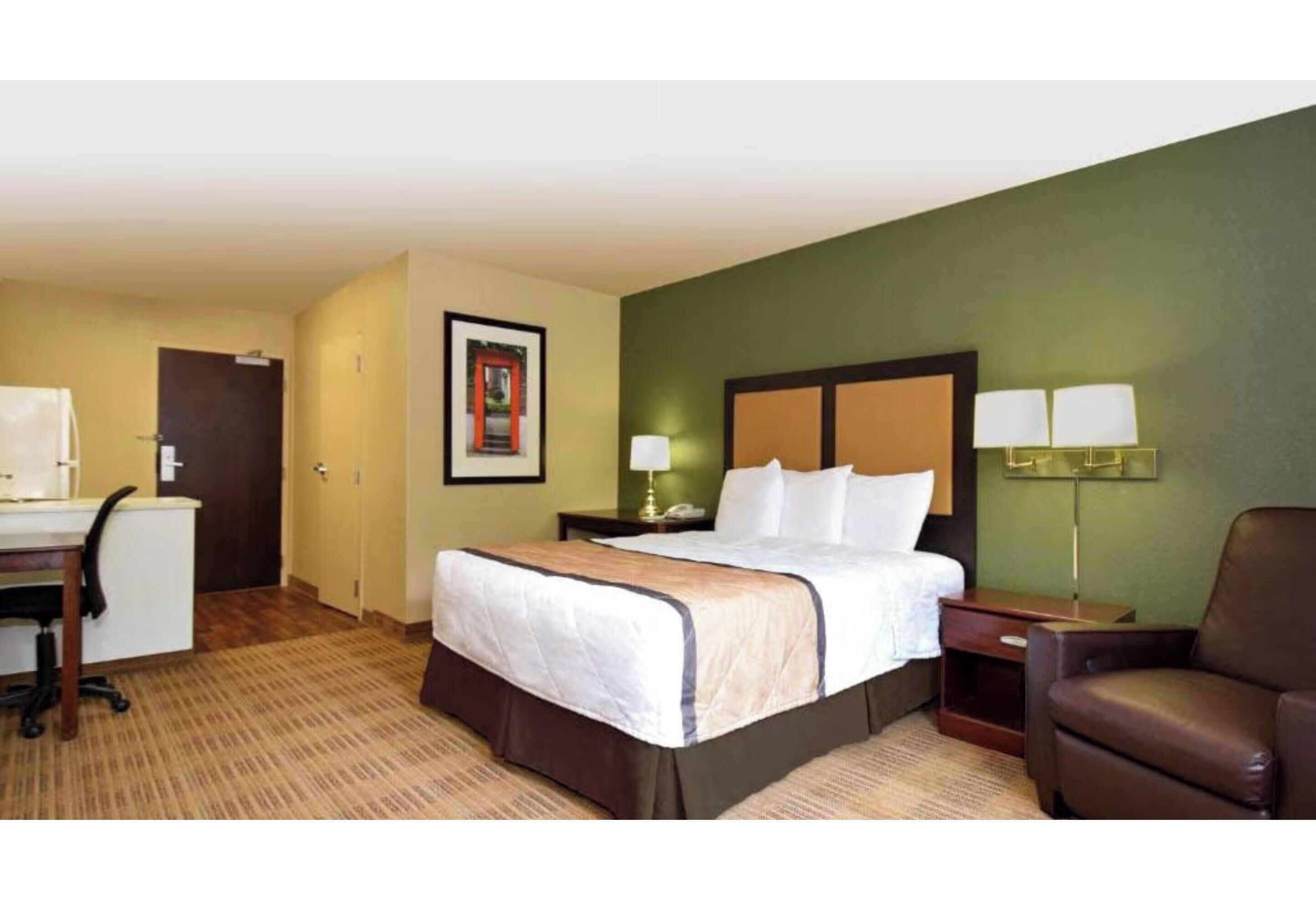 Room, 1 Queen Bed with Sofa bed, Non Smoking (Kitchen) | Blackout curtains, iron/ironing board, free WiFi, bed sheets