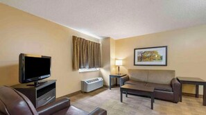 Room, 1 Queen Bed with Sofa bed, Non Smoking (Kitchen) | Blackout drapes, iron/ironing board, free WiFi, bed sheets