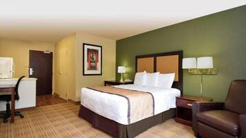 Room, 1 Queen Bed with Sofa bed, Non Smoking (Kitchen) | Blackout curtains, iron/ironing board, free WiFi, bed sheets