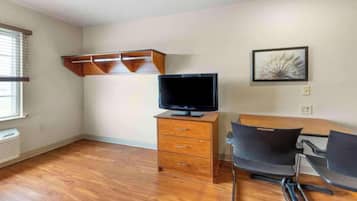 Iron/ironing board, free WiFi, bed sheets