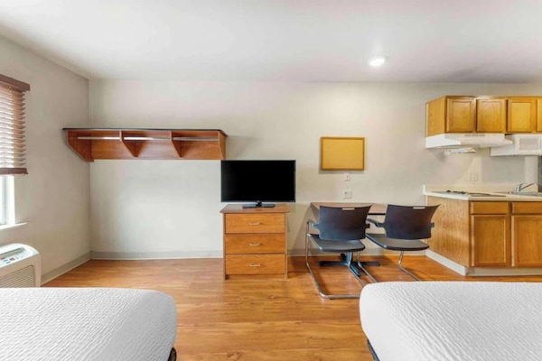 Iron/ironing board, WiFi (free), bed sheets