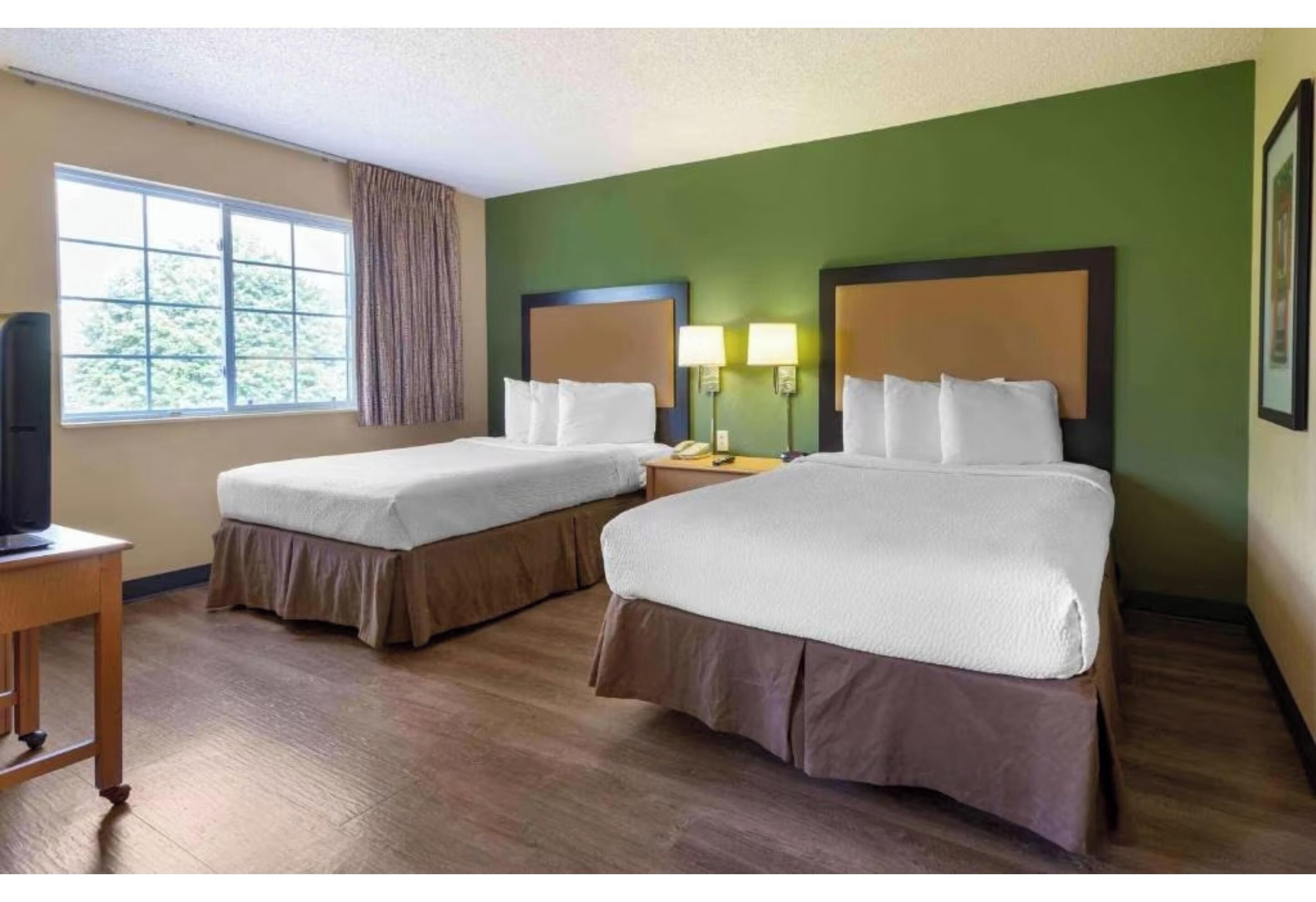 Cortinas blackout, tabla de planchar con plancha y wifi gratis 