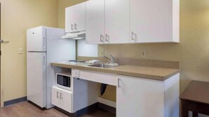 大冰箱、微波炉、炉灶、厨具/餐具