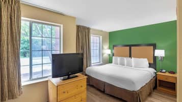 Tabla de planchar con plancha, wifi gratis y ropa de cama