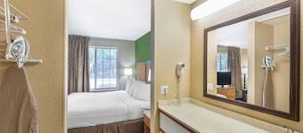 Motel 6 Suites Milwaukee Brookfield, WI