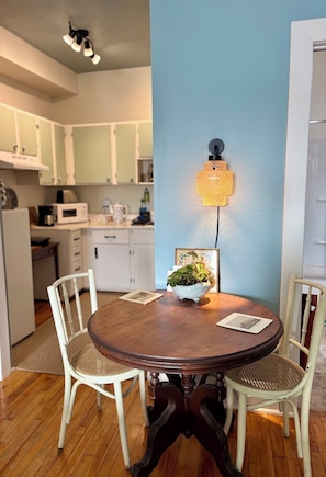 Studio | Dining - Vilayala Retreat (Vankleek Hill)