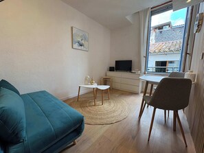 Living area - Cozy Studio – Seaside Escape by the Water (Agde)