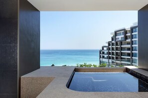 Condo Deluxe, vista al océano | Alberca | 8 albercas al aire libre 