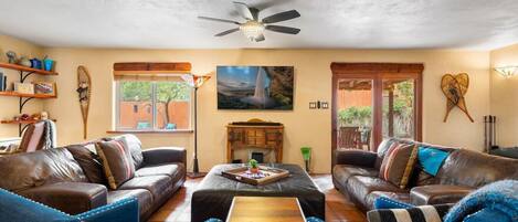 TV, fireplace