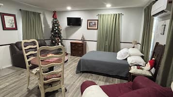1 slaapkamer, een strijkplank/strijkijzer, wifi, beddengoed