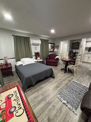 1 habitación, tabla de planchar con plancha, wifi y ropa de cama