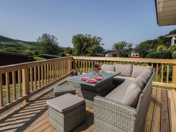 Property grounds - Oakland (Tywyn)