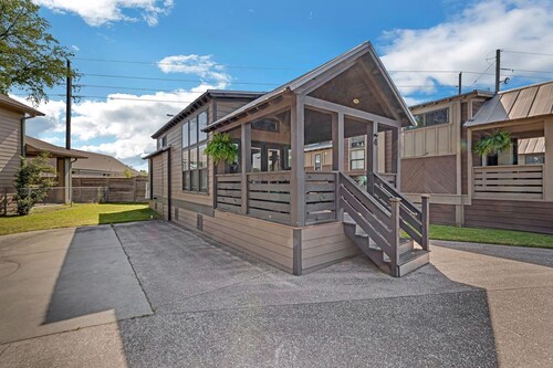 Pet Friendly Vacation Rental (PF) - 1 Bedroom and loft sleeps 4-Pet Friendly