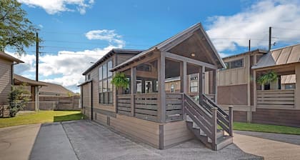 Pet Friendly Vacation Rental (PF) - 1 Bedroom and loft sleeps 4-Pet Friendly