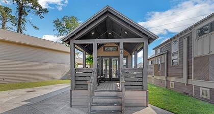 Pet Friendly Vacation Rental (PF) - 1 Bedroom and loft sleeps 4-Pet Friendly