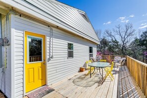 Outdoor dining - Ozark Cabin w Deck Near Norfork Lake! (Henderson)