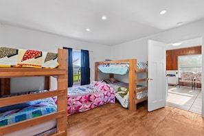 Desk, WiFi, bed sheets - Ozark Cabin w Deck Near Norfork Lake! (Henderson)