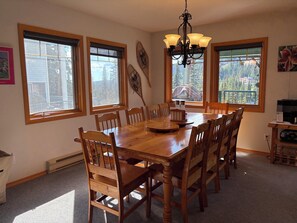 Dining - Steps from the village, mountain views, perfect spot for a family getaway! (Silver Star)