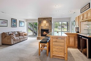 Fernseher, Kamin, DVD-Player, Arbeitsbereiche