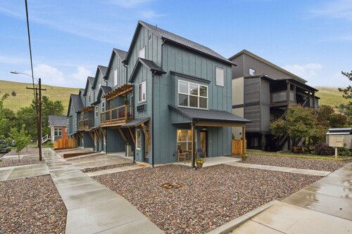 Modern River City TownHome