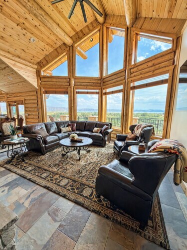 Big Arm Farm • Luxury Bear Lake Cabin • Sleeps 10+