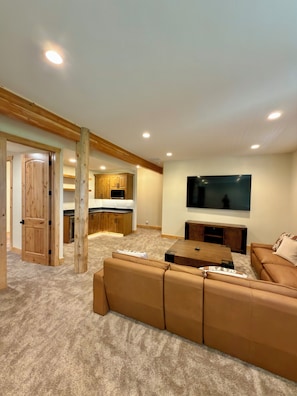 Living area - Luxury Bear Lake Cabin at Big Arm Farm - Sleeps 12 (Saint Charles)