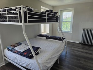 House, 6 Bedrooms, Smoking | 6 bedrooms - Charming 6 Bed& 3bath Home Near Philadelphia (Camden)