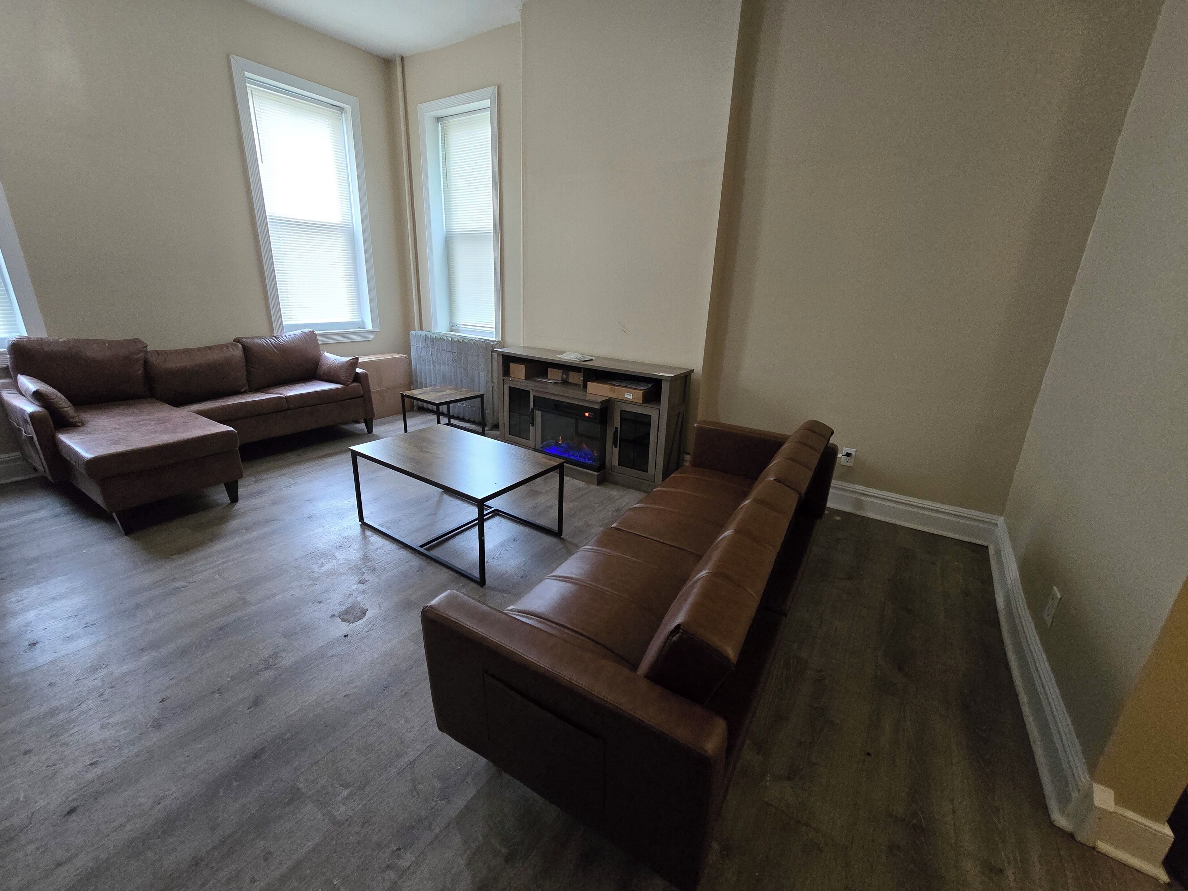 Hus, 6 soverom, røyk | Oppholdsrom
