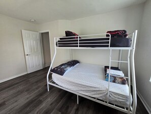 House, 6 Bedrooms, Smoking | 6 bedrooms - Charming 6 Bed& 3bath Home Near Philadelphia (Camden)