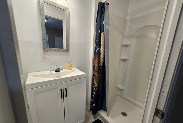 Bathroom - Charming 6 Bedroom & 4 Bath Home Near Philadelphia (Camden)