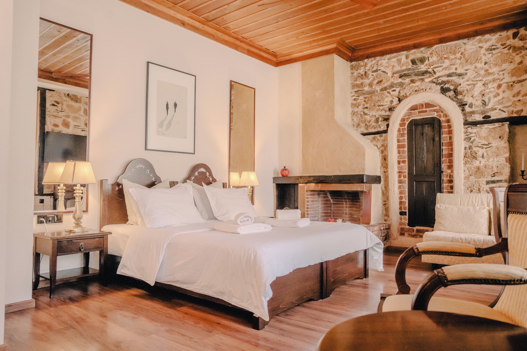 Signature Suite, Courtyard View | Peti besi dalam bilik, meja, ruang kerja komputer riba 