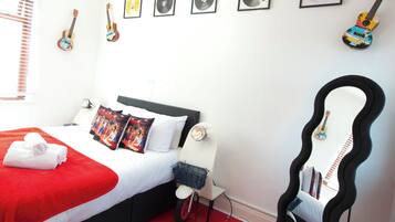 Iron/ironing board, WiFi, bed sheets