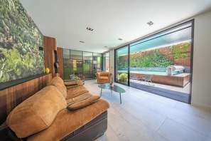 TV - Splendide villa de standing avec piscine privée (Vannes)