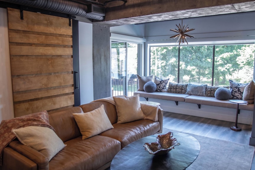 Luxury Downtown Waterfront Retreat With Park, Lake And Marina Views - Kelowna