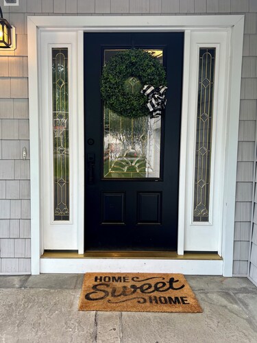 Peaceful 4BR/2.5BA Refuge Near University, Downtown, & Beach
