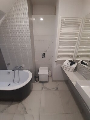Bathroom - Prime Residence in beautiful Wrocław with AC (Wrocław)