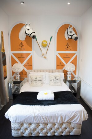 2 chambres, fer et planche à repasser, Wi-Fi, draps fournis