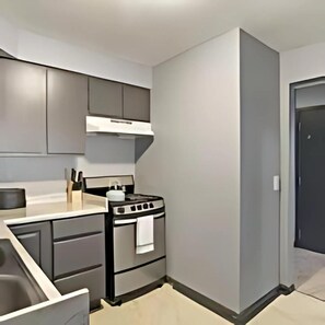 Coffee/tea maker, fridge, microwave, stovetop