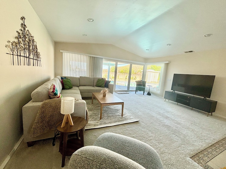 3-bedroom Cozy House In San Diego With Sparkling Pool! - El Cajon, CA