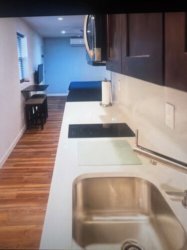 Delightful studio apartment with AC in Saint Ann