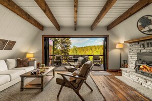 Smart TV, fireplace, books - Forest A-Frame! Hot Tub, Sauna, Movie Room, Pets (Divide)