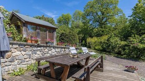 Outdoor dining - Murat's Cocoon - MURAT LE QUAIRE (MURAT LE QUAIRE)