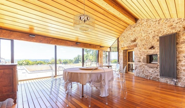 Dining - Vacation Rental at Uncle's House - LAPEYROUSE (LAPEYROUSE)