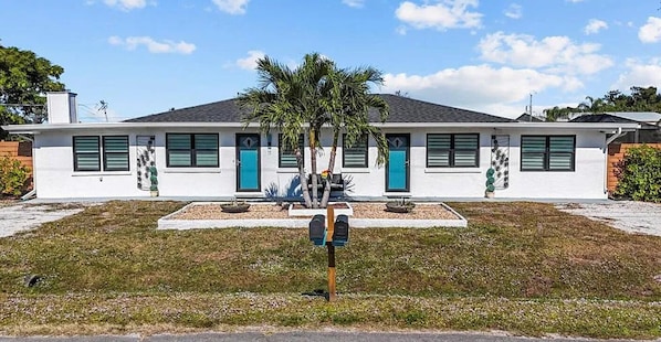 Exterior - Cozy 2-bedroom house in gorgeous Nokomis with AC (Nokomis)