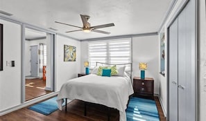 Room - Cozy 2-bedroom house in gorgeous Nokomis with AC (Nokomis)